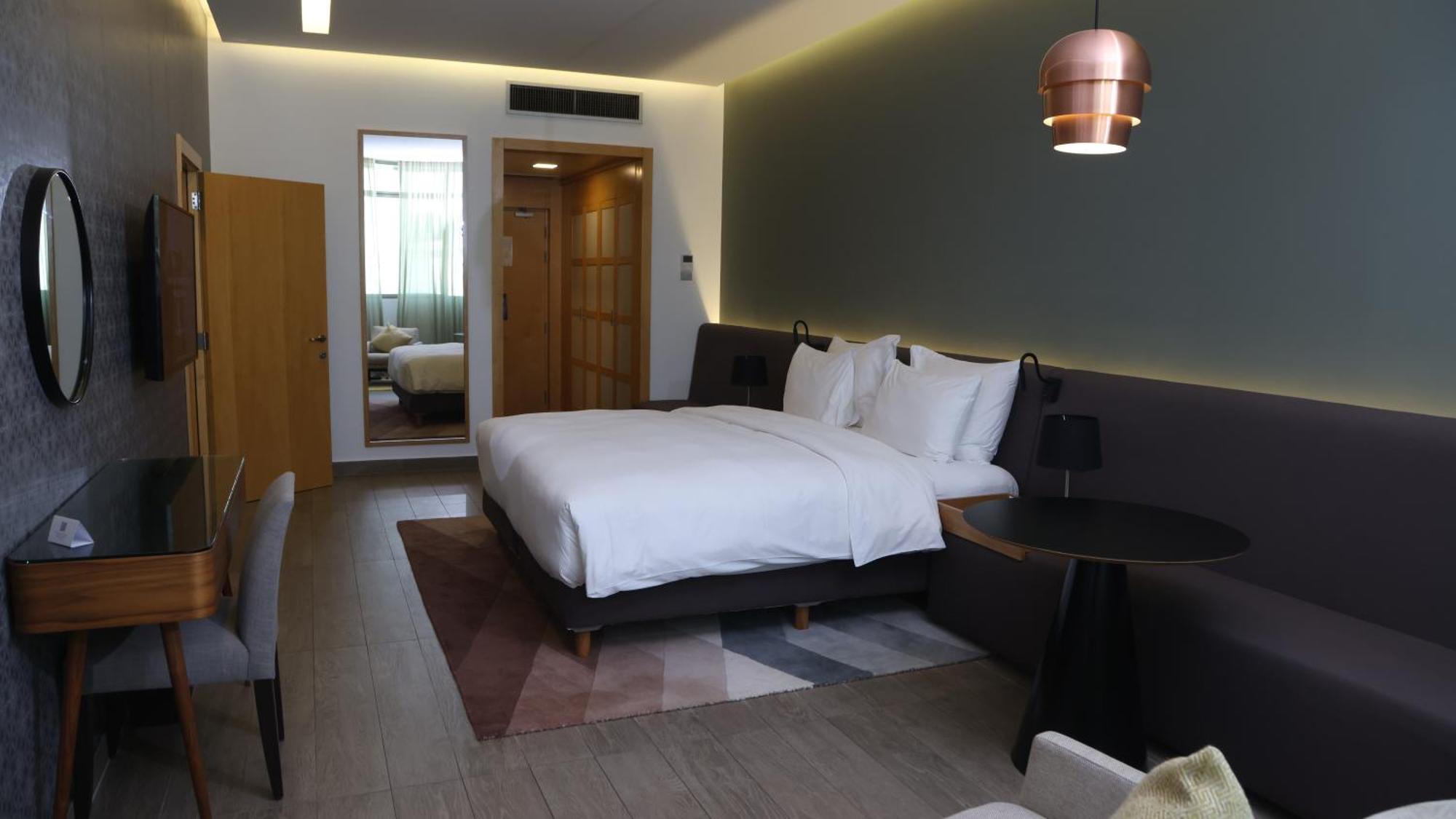 Radisson Blu Hotel, Beirut Verdun Exterior foto A room at the hotel
