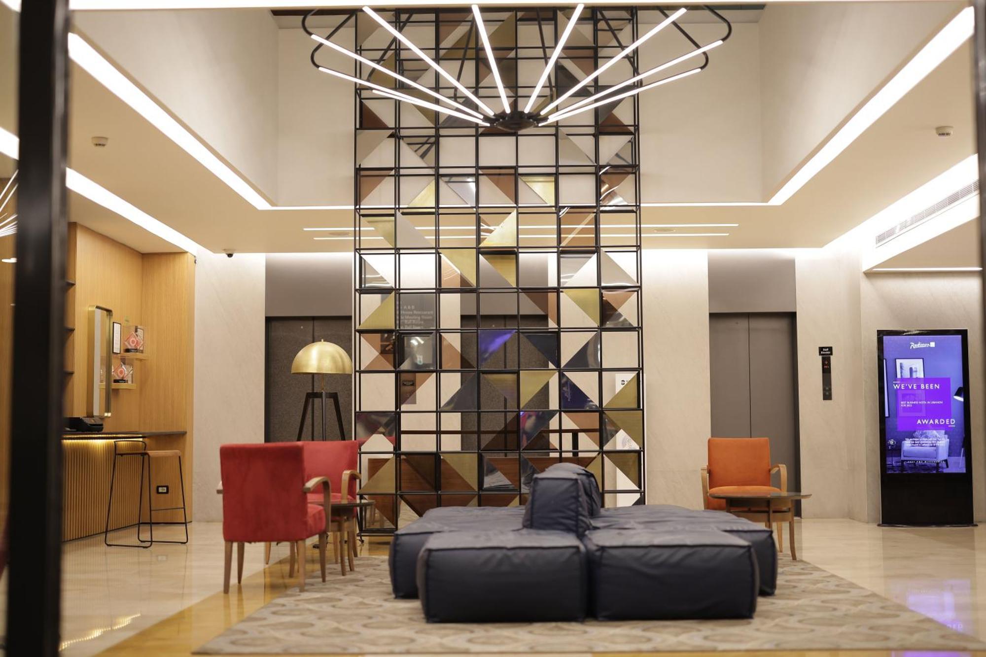 Radisson Blu Hotel, Beirut Verdun Exterior foto The lobby of the hotel